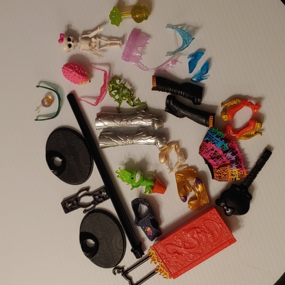 Monster high odds and ends.